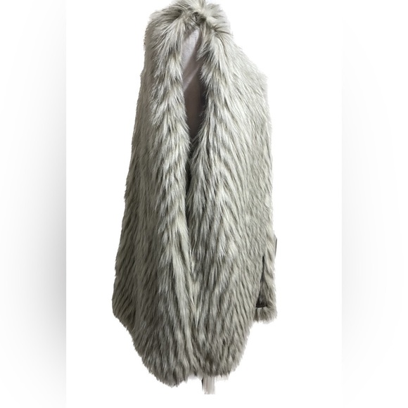 Cynthia Rowley Gray Faux Fur Vest - Picture 3 of 10